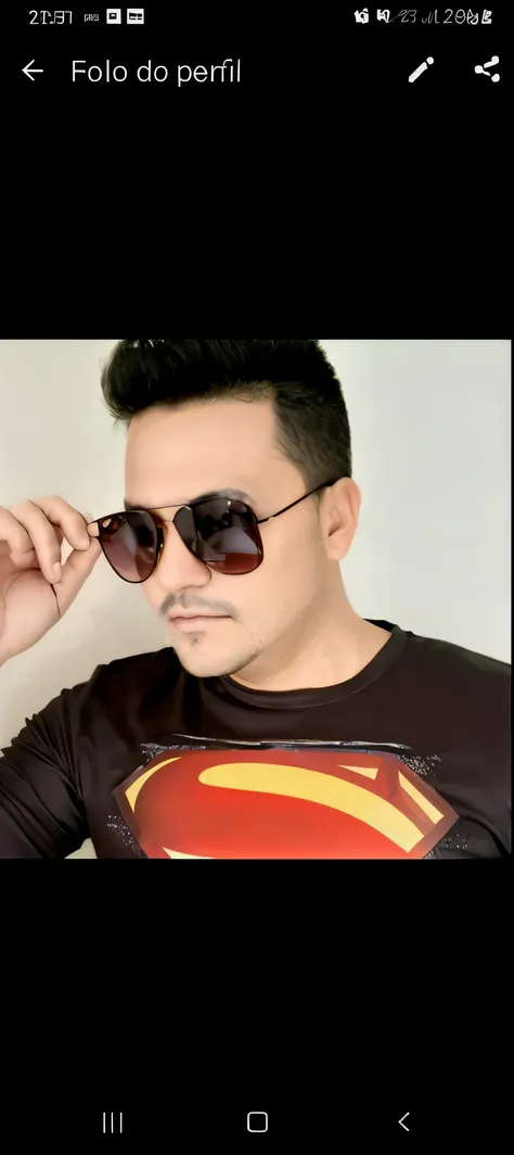 a close-up of a man wearing sunglasses and a superman shirt, andres rios, Estilo Zigor Samaniego, Estilo Mohamed Chahin, victor maristane, foto de perfil, Aykut Aydogdu, imagem de perfil, Jose Miguel Romano Francisca, Mohamed Chahin, foto de perfil 1024px,...