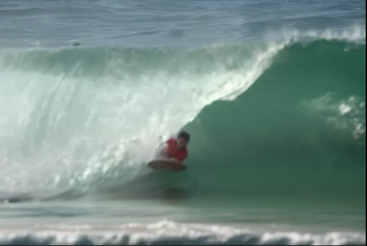 surfista de wetsuit vermelho surfando uma onda no oceano, surfando uma onda de barril, onda tubular, Parte Dean Estilo Cornwell, surfe, peito de barril, fotografia de surf, foto de perfil, Foto de perfil, Scott Fischer, andrea rocha, dentro do cacho de uma...