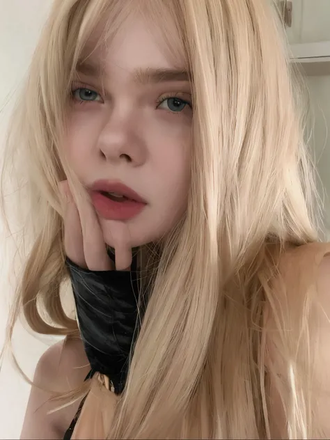 mulher loira com cabelos longos posando para uma selfie, Elle Fanning atriz, extremely pale blond hair, longos cabelos brancos e franja, very very pale blond hair, branco hime corte penteado, com cabelos longos brancos, com longos cabelos loiros, Ulzzang w...