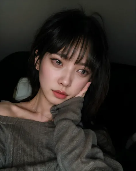 Arafed Woman with long black hair and a sweater, ulzzang, Chica coreana, Yoo Jimin de Aespa, Karina Idol Kpop, Aespa, chica linda-fina-cara