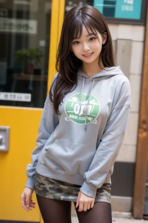 The cutest girl who works as a gravure idol、with shiny brown hair、Wearing a men&#39;s large heather gray sweatshirt hoodie、The camouflage pattern miniskirt and black pantyhose are captivating.。Shes full of confidence々Smiled at.、Facing the camera in a profe...