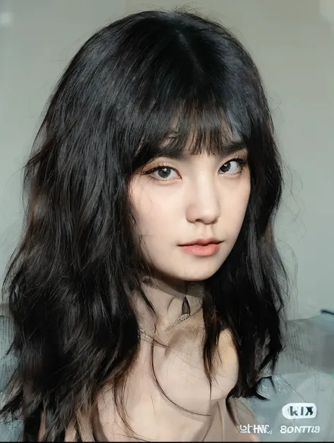 um close up de uma mulher com longos cabelos pretos e uma camisa branca, cabelo ondulado preto com franja, cabelos pretos e olhos grandes, franja fofa, Ulzzang, kawaii retrato realista, Ela tem cabelo preto com franja, bonito rosto de anime natural, com ca...