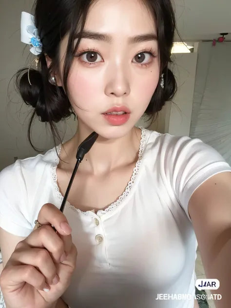 hay una mujer sosteniendo una cuchara y un tenedor en la mano, maquillaje popular de Corea del Sur, maquillaje coreano popular, Joven y adorable rostro coreano, ulzzang, Chica coreana, Hermosa mujer surcoreana, Hermosa joven coreana, Hermosa joven coreana,...