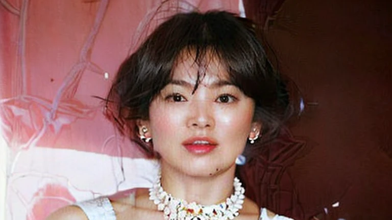 Arafe woman with necklace and necklace around neck, mutsumi akasaki, 奈良美智, Yayoi Kasuma, eiko ishioka, ann takamaki, itsuko azuma, Kiyoko Suzuki, Yuuki Hagure, Sachiko Miyazaki, Chiho Ashima