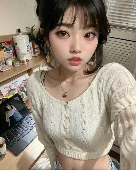 tem uma mulher parada na frente de um laptop, Jinyoung Canela, menina coreana, Heonhwa Choe, Ulzzang, Jaeyeon Nam, Bae Suzy, Mulher sul-coreana bonita, young adorable korean face, linda mulher coreana jovem, com franja, mulher coreana jovem bonita, com bon...