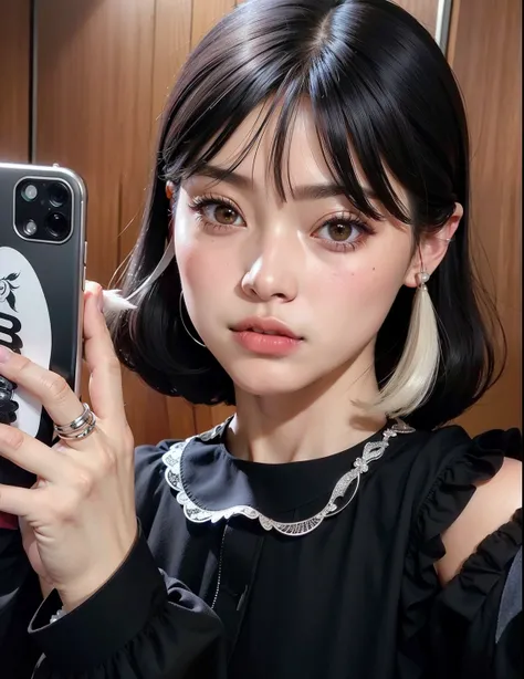 tem uma mulher tirando uma selfie com o celular, branco hime corte penteado, Ulzzang, cruel korean goth girl, whitebangscabelo negro, preto hime corte cabelo, menina coreana, cabelo preto e franja branca, com cabelos curtos, cabelos prateados (rabo-de-cava...