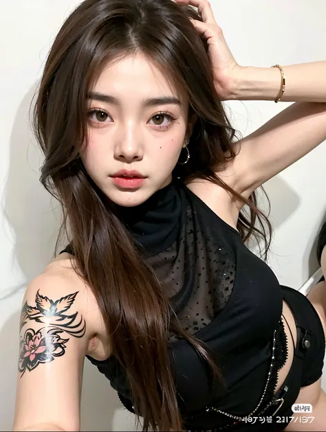 Un primer plano de una mujer con un tatuaje en el brazo, ulzzang, Chica coreana, cruel korean goth girl, Hermosa mujer surcoreana, de chica taiwanesa con tatuajes, Hermosa joven coreana, Jinyoung Shin, Parque Roseanne de Blackpink, Hermosa joven coreana, H...