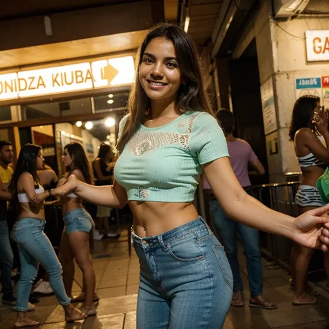 Modelo brasileira, friendly about 20 years, sorrir, corpo inteiro, boate, Beber, Dancing, Durante toda a noite, tarde da noite, aproveitando a juventude, crowd, Feliz, bermuda jeans, camisa branca com gola v, samba, pagode, rio de janeiro, roda de samba, a...