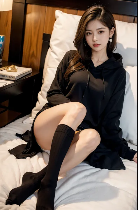 25 age old，straight brown hair，D cup breasts and slim waist，pure，idoly，Long hoodie，black calfskin socks，ear studs，Lie down in bed，Cute big breasts，Raised sexy，long leges，thick tight，Clear leg lines shape the thighs！！，long coat