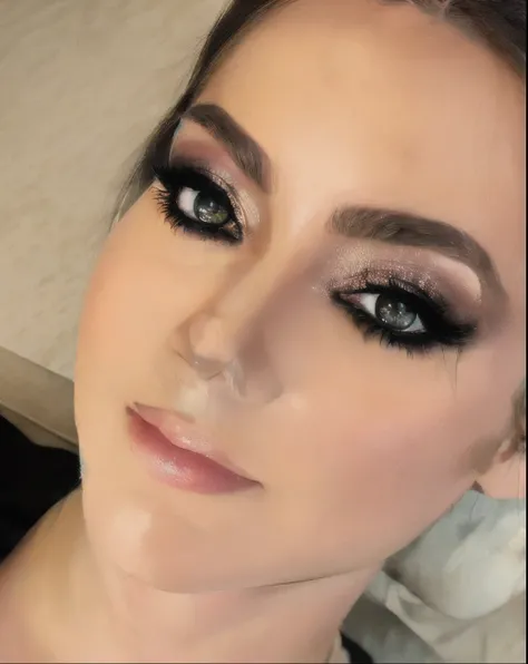 um close up de uma mulher com um top preto e um top preto, rosto sexy com maquiagem completa, olhar sensual, olhos brilhantes, beleza de cair o queixo, Fantastic details full face, maquiagem grossa e extravagante, maquiagem detalhada nos olhos, olhos esfum...