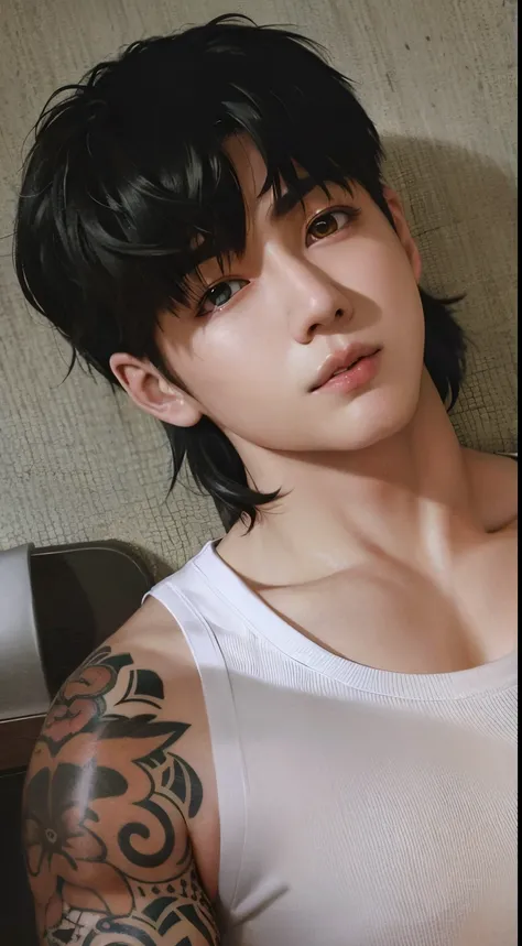 Un primer plano de una persona con un tatuaje en el brazo, jungkook, handsome japanese demon boy, foto de perfil. Hermosos ojos. Piel blanca y suave. Hermosos labios suaves. Hermoso cabello negro con flequillo, suave.