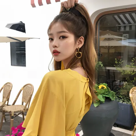 un primer plano de una mujer con un top amarillo y un bolso negro, with yellow cloths, usando gasa amarilla de trigo, Ropa amarilla, ulzzang, Modelo de moda femenina coreana, Chica coreana, Heonhwa Choe, Blackpink Jennie, Bae Suzy, Lady in yellow dress, La...