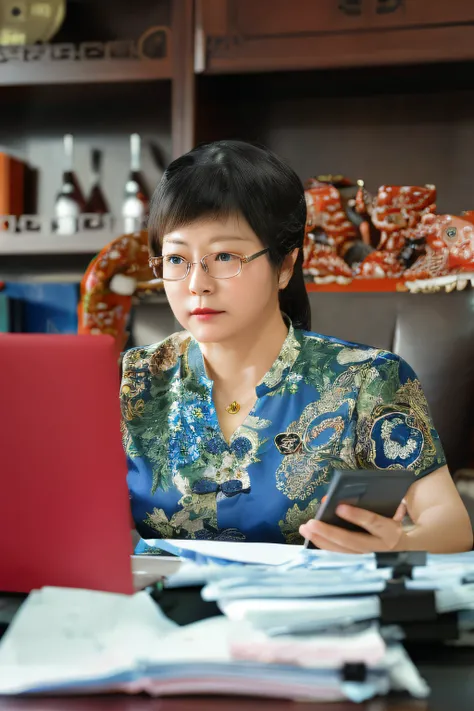 sit at your desk、woman holding laptop and, qiu fang, Chinese woman, author li zhang, xue han, mei-ling zhou, xiaolong wang, Wen Boren, Cover Photo Cuckoo Portrait, xiaofan zhang, Lei Min, yun ling, song nan li, wu liu, pengzhen zhang