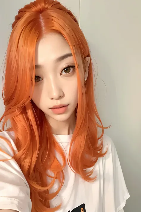 um close up de uma mulher com cabelos ruivos e uma camisa branca, cabelo laranja brilhante, orange hair, long wavy orange hair, bright orange hair, she has long redorange hair, cabelos cacheados cor de cobre, Dom Yunjoo, gengibre cabelo ondulado, com cabel...