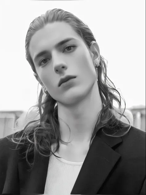 hay un hombre con el pelo largo y una chaqueta puesta, Editorial oficial de Jil Sander, young handsome pale roma, androgynous male, Modelo editorial, delicate androgynous prince, por Micha Klein, androginia, androgynous, Editorial oficial de Versace, edito...