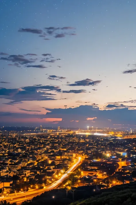 visto desde abajo, from far away like on a mountain, apuntando al cielo, ciudad con luces de fondo, noche, estrellas, cometa, he...