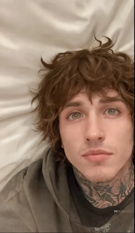 homem arafiado com uma tatuagem no rosto deitado na cama, peep, taken at the beginning of 2020, olhos esbugalhados, com olhos ansiosos e penetrantes, olhos do quarto, olhar penetrante, Bradley Wright, inspirado por Cam Sykes, seus francos olhos azuis, lens...