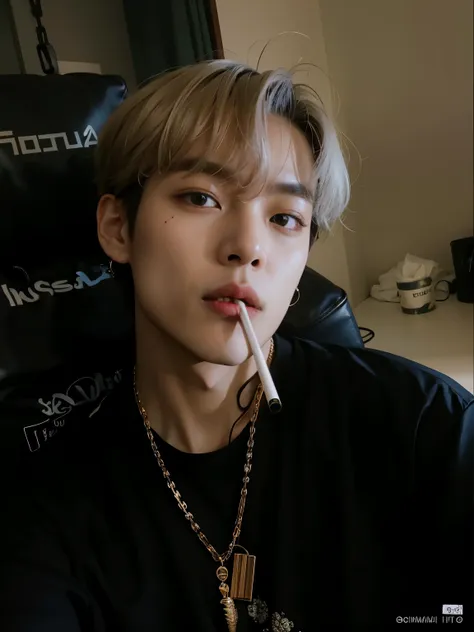 kim taehyung with a cigarette in his mouth and a chain around his neck, kim taehyung, inspirado em taehyung do bts, pintar ulzza...