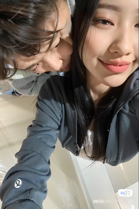 Kim Jennie Arafida and a man are looking at a cell phone, vazou image, selfie Jennie apaixonada, beijando juntos de forma fofa, vazou, imagem de perfil, imagem de qualidade muito baixa, JK e Jennie Kim, selfie, 8k foto selfiegraph, suave em _ o fundo, foto...