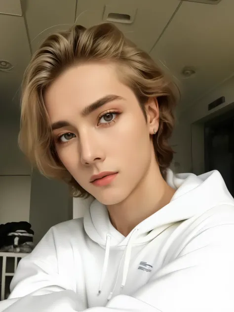 Un joven arafed con una sudadera con capucha blanca y una sudadera blanca., xqc, hoja de anato finn. caras perfectas, foto de perfil en la cabeza, clina cristiana, cara perfecta y chico, beautiful androgynous prince, contraction serpentine / jugador ludwig...