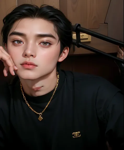 hay un hombre con una camisa negra y una cadena de oro, pale korean adorable face, kim doyoung, 1 7-year-old boy with a thin face, taehyung comiendo papas fritas gucci, cai xukun, inspirado en Bian Shoumin, Won Bin Lee, tommy 1 6 years, inspirado en jeonse...