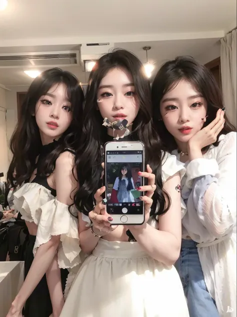 three girls are taking a autofoto with their cell phone, ulzzang, rosa negro, exclusivo, jinyoung shin, jaeyeon nam, instagram a...