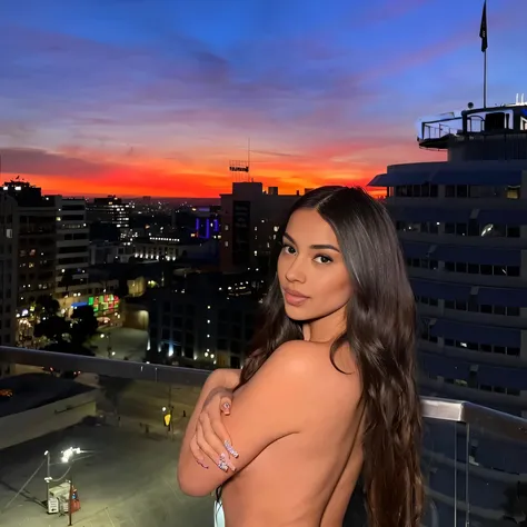 arafed femme debout sur un balcon avec vue sur la ville la nuit, sits sur un toit, Violette Myers, demi rose, vue du coucher du soleil, au coucher du soleil, sur le toit, Bière Madison, sur un toit, Coucher de soleil en arrière-plan, Olivia blâme, Superbe ...