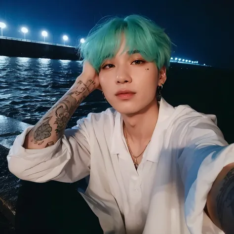 Homem com cabelo verde e piercings posando para uma foto, Yoongi de cabelo preto, in teal clothes, hyung Yoongi, Min Yoongi, androgenous boy, com longos cabelos turquesa, com cabelo azul, Min Yoongi, imagem de perfil, ✨🕌🌙, Min Yoongi, ((tons de azul esverd...