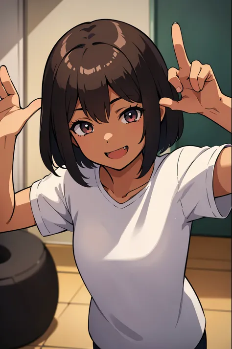 Obra maestra, la mejor calidad, Anime illustration of a girl with short brown hair and dark skin and is wearing a white shirt and is smiling and has a long fang coming out of her mouth and is in a room 