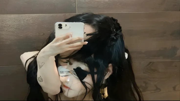 araffed woman com longos cabelos pretos taking a selfie in a bathroom, cruel korean goth girl, Ulzzang, goth girl aesthetic, 1 7 year old goth girl, 1 7 Year Old Goth Anime Girl, pale gothic beauty, com cabelo comprido, gothic aesthetic, com longos cabelos...