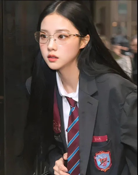 Mujer arafed con uniforme escolar y gafas caminando por la calle., jossi de blackpink, alumno, ella usa gafas de harry potter, jaeyeon nam, Jennie rosa negra, un hiperrealista , con gafas, gema chen, seifuku, heonhwa choe, kim taejin, Lulu Chen, Jisoo de B...