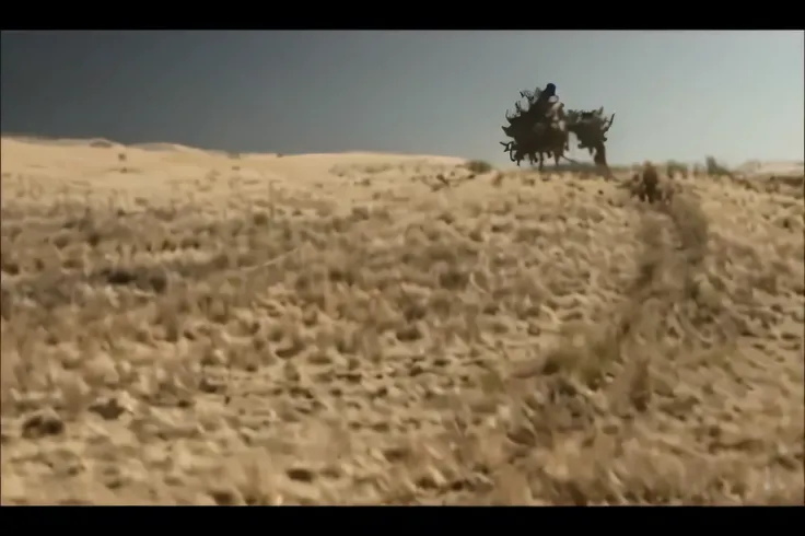 hay un hombre montando a caballo en una colina en el desierto, capturas de pantalla de terence malick, Arena que cae en el interior, Fotograma de un documental de naturaleza, toma de pantalla ancha, cinematic toma de pantalla ancha, la escena mas hermosa, ...