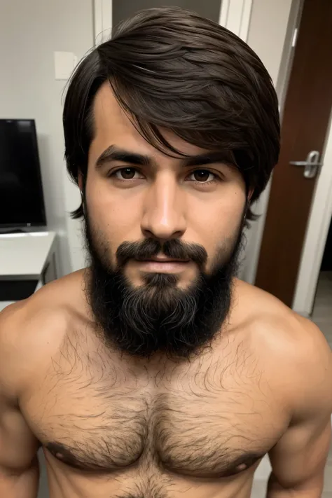 hombre morocho desnudo corpulento, pelo rapado, barba de 5 dias