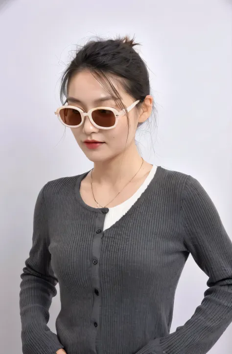 Alafid woman wearing gray cardigan and sunglasses, Paired with dark brown sunglasses, Comes with sunglasseses, Comes with sunglasses, Wear sunglasses, Wearing small round glasses, Wearing navigator-shaped glasses, Wearing thin and large round-rimmed glasse...