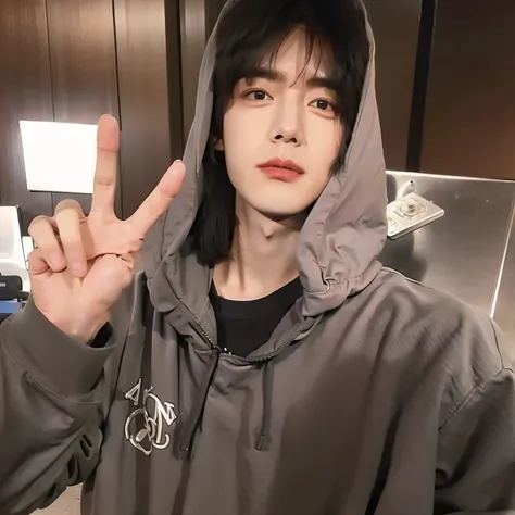 arafed image of a person em um moletom making a peace sign, Jung Jaehyun, Kim Doyoung, cai xukun, pintar ulzzang, Jungkook, Jinyoung Shin, foto do perfil 1024px, hyung tae, park Jimin, em um moletom, em um moletom preto, inspirado em Bian Shoumin, Jimin, Y...