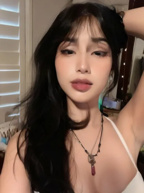 um close de uma mulher com longos cabelos pretos e uma blusa branca, beautiful  Asian, 18 anos de idade, rosto sexy com maquiagem completa,  Asian, Xision Wu, rosto extremamente lindo, thick lips, características Asians, asian face, with pale skin, cabelo ...