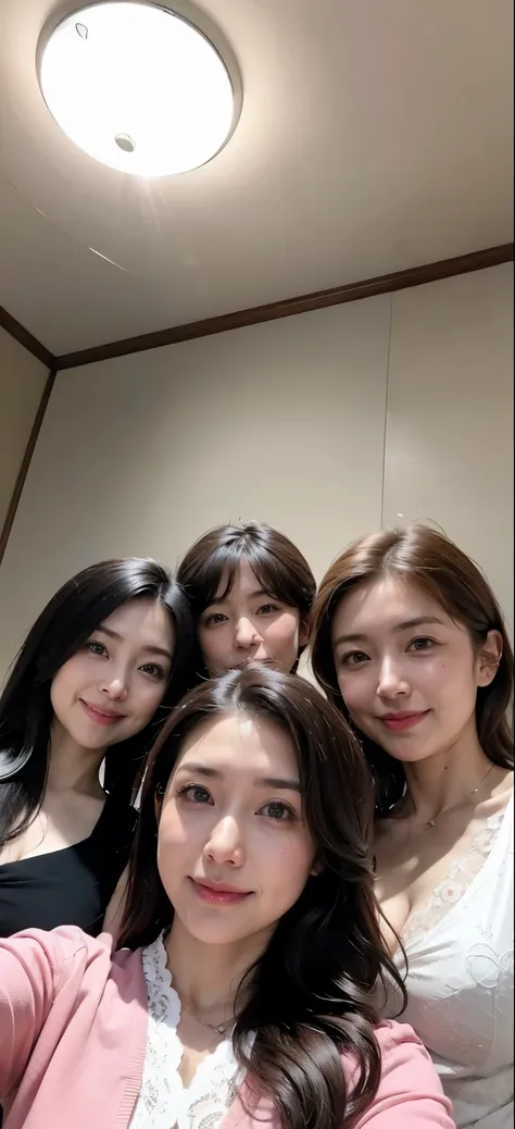 (((japan&#39;s three most beautiful mothers take a group photo)))、everyone has different types and hair styles, but they are bea...