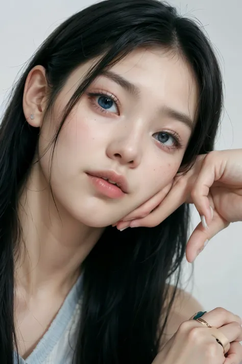 um close up de uma mulher com longos cabelos pretos e um top azul, young lovely korean face, jennie blackpink, Korean facial features, young pale and beautiful asian face, linda mulher sul-coreana, linda jovem coreana, beautiful aesthetic face, linda jovem...