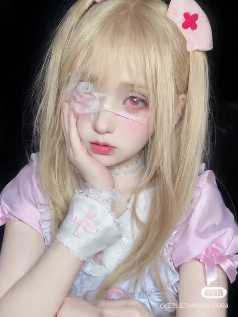 Chica de cabello rubio con maquillaje de ojos rosados y parche en el ojo rosado, bella delfina, chica anime cosplay, kawaii espeluznante, anime cosplay, young pale ghost, vibraciones de anime, magical lolita girl portrait, jointed doll, retrato realista ka...