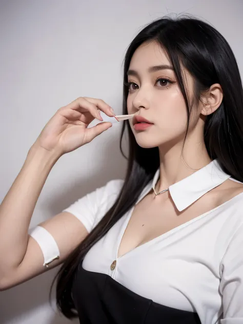 Kim jennie con el cabello negro oscuro, con rulos en las puntas del cabello negro oscuro, con un ganchito de estrella en el cabello negro oscuro, ojos de color claro, ojos bonitos, ojos llorosos, nariz bonita y respingada, labios bonitos, labios rosas, hea...