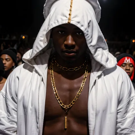 Young black man singing at the SHOW and many people watching, Several gold chains around his neck, White clothes with a hood on his head, homem mascarado