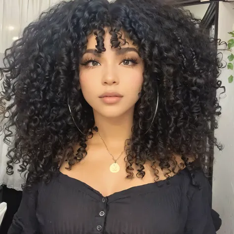 uma mulher com cabelos longos e cacheados vestindo uma blusa preta, franja encaracolada, long wild cabelo preto cacheado, afro encaracolado, cabelo preto cacheado, long cabelo preto cacheado, cabelo afro longo, cabelo preto longo e cacheado, corte de cabel...