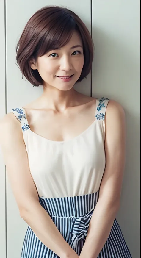 40-year-old woman、short hair