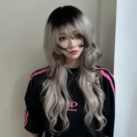 masterpiece, best quality, Girl wearing black and pink T-shirt，Gradient gray hair，Black and white gradient hair color，Flowing long hair，Long curly hair，Cool girl，a girl，Exquisite facial features，