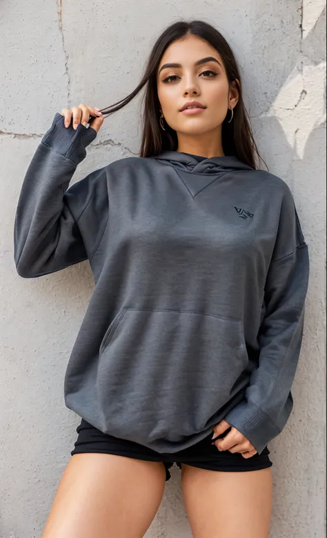 uma mulher de moletom cinza e short preto posando para uma foto, gray sweater, vestindo moletom, cinza escuro, superdimensionado, moda casual, roupas cinza, camisa cinza, wearing a dark sweater, cute moda casual, black sweater, 4 0 9 6, moletom cinza, pose...