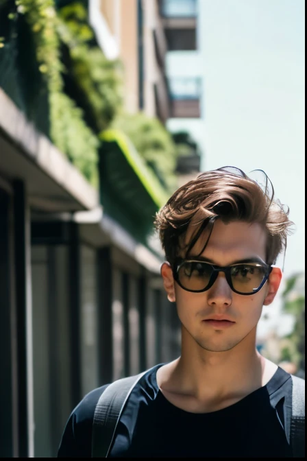 Young white man with short hair and glasses in urban center, cidade grande, buildings, jardins, São Paulo, cabelo curto, basic shirt, camisa laranja