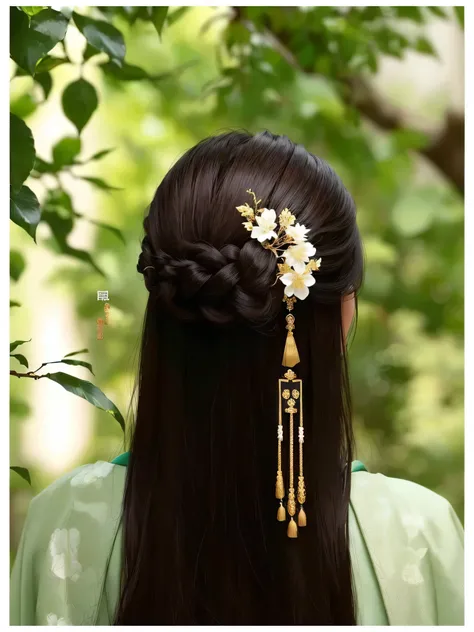 Smooth black hair, hairstyle,Englishlong and elegant hair， Chinese, , hair jewellery, Inspired by Huang Ji, hair, sha xi, Side view intricate details, Inspired by Dai Xi, Wang Chen, Inspired by Zhang Yin, No hairpins or hair accessories on the hair，4K，8k，u...