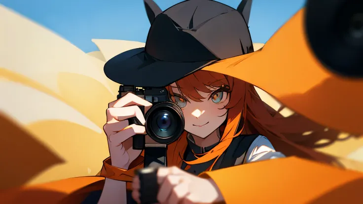 One holding a camera facing the camera，Long hair wearing a hat，Smile