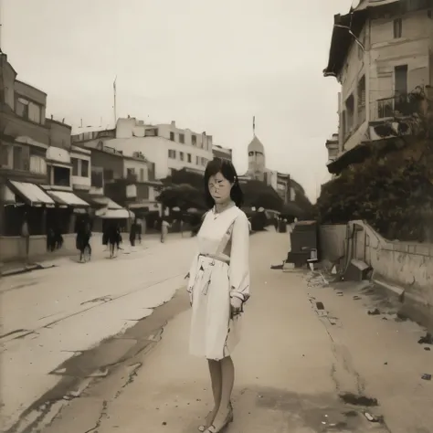 black and white photography、young woman photographed on the street