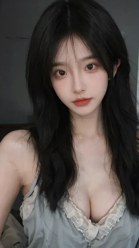  Best Quality，  Ultra High Resolution ， （realisticlying：1.4），  A Girl，  A pair of clear peach eyes,Royal sister， A sense of atmosphere，（ faded grey hair：1）， （ Big Breasts ：1.3），  looking at viewert， Close-up cleavage ，